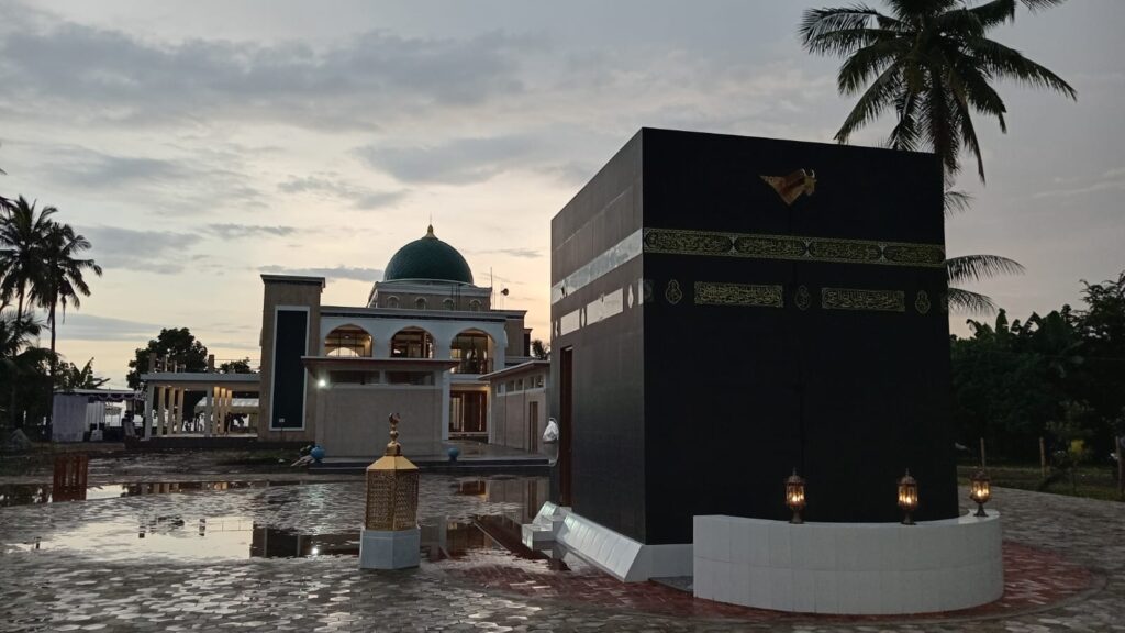 Miniatur Ka'bah di senja hari—area manasik seluas 40 are.
